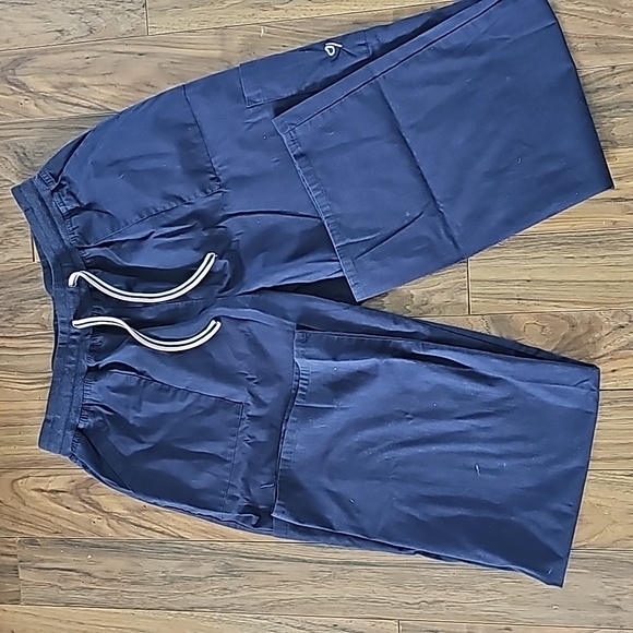 SCRUBS - Picture 2 of 6